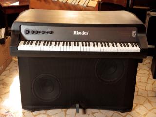 rhodes MK7 suitecase